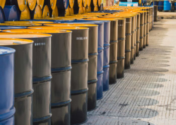 Estoques de petróleo nos EUA caem 2,135 milhões de barris na semana, diz DoE