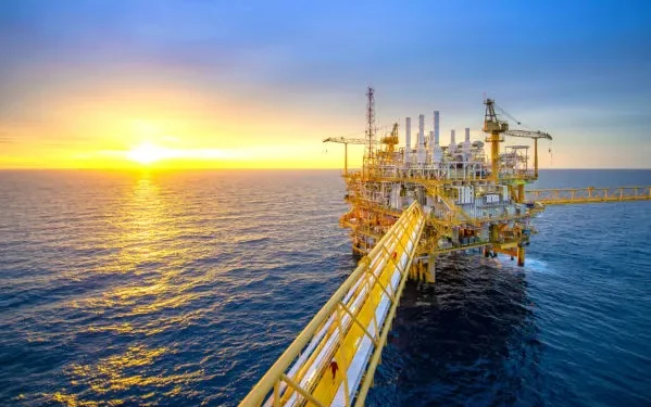 Petróleo sobe após relatos de possível ataque de Israel ao Irã reacenderem temores sobre a oferta