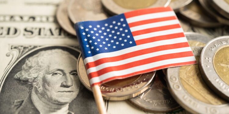 Confiança do consumidor nos EUA sobe em maio, mas preocupação com tarifas permanece