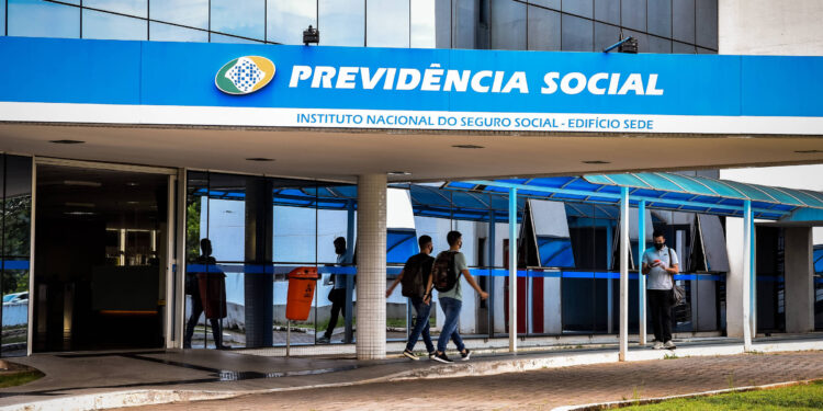 Beneficiários do INSS já podem contestar descontos indevidos nos Correios a partir desta sexta (30)